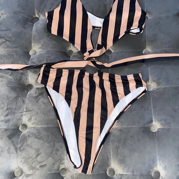 Bathing suit - Picture 3 of 3